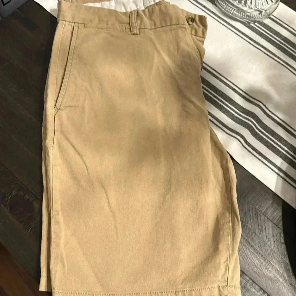 old Navy men flat front khaki shorts size 36